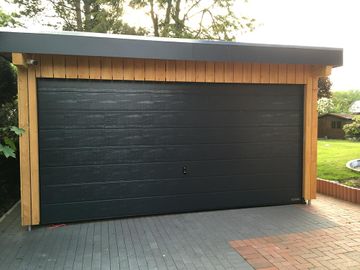 Carport mit Sektionaltor