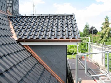 Satteldachgaube mit Naturschieferwangen