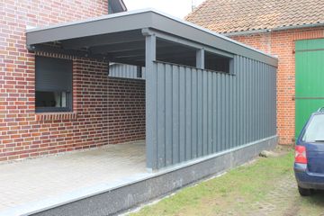 Carport mit Schuppen